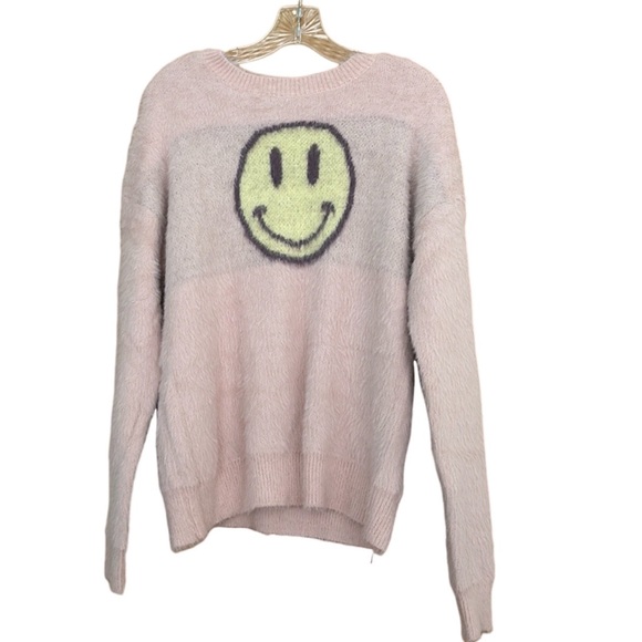 (38)New🍁Fall🍁 Ultra Soft Pink Sweater With Smiley Face Logo - Picture 2 of 3